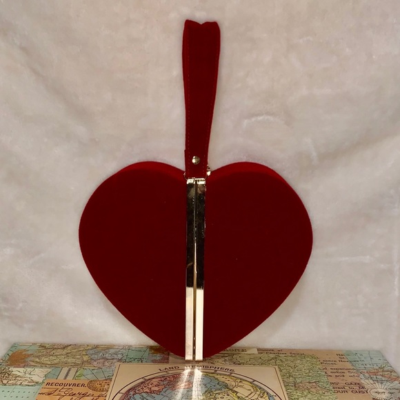 Modcloth Handbags - Heart Clutch